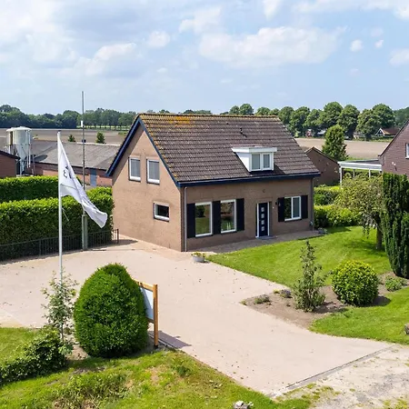 Bij De Buren 度假居 Oploo